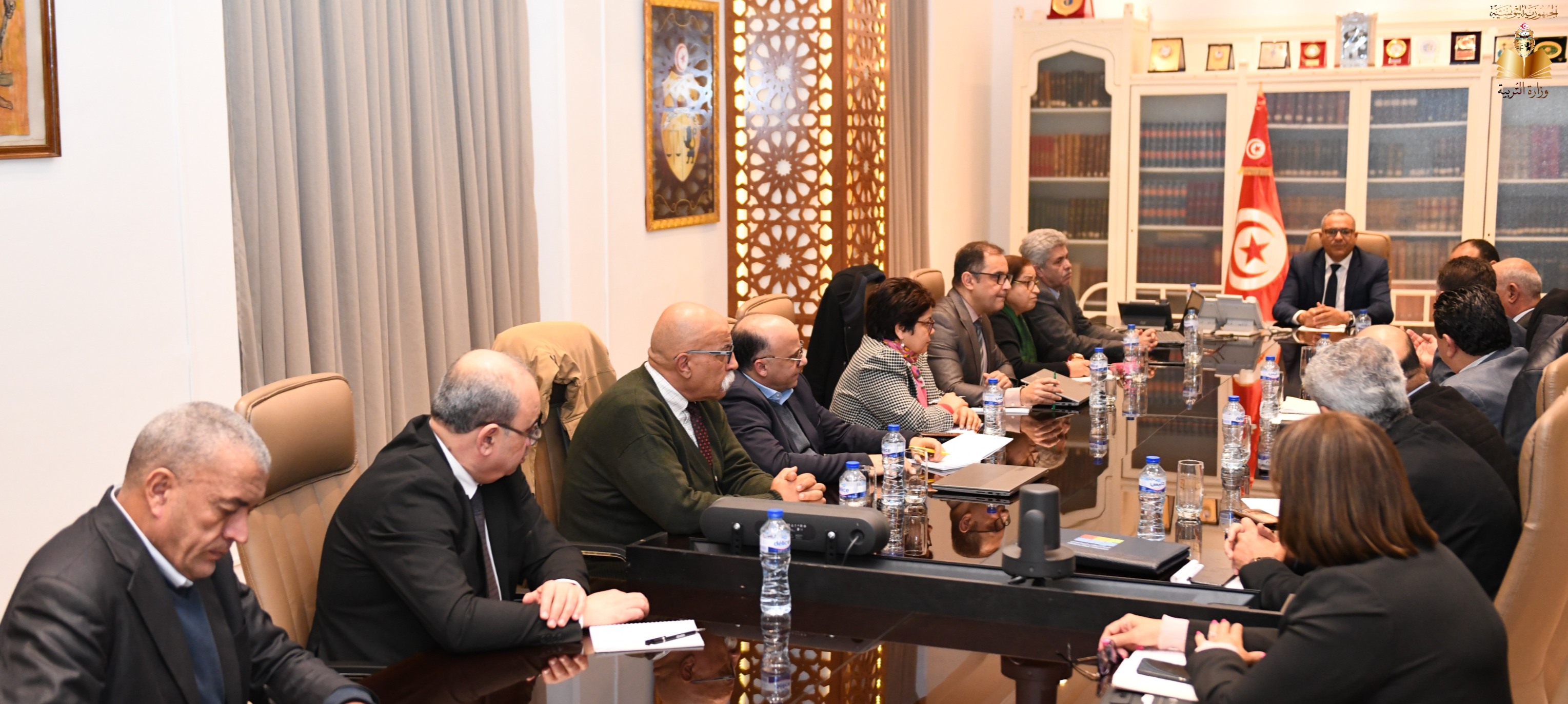 متابعة مشروع "مدرسة تونس المستقبل" محور اجتماع بوزارة التربية