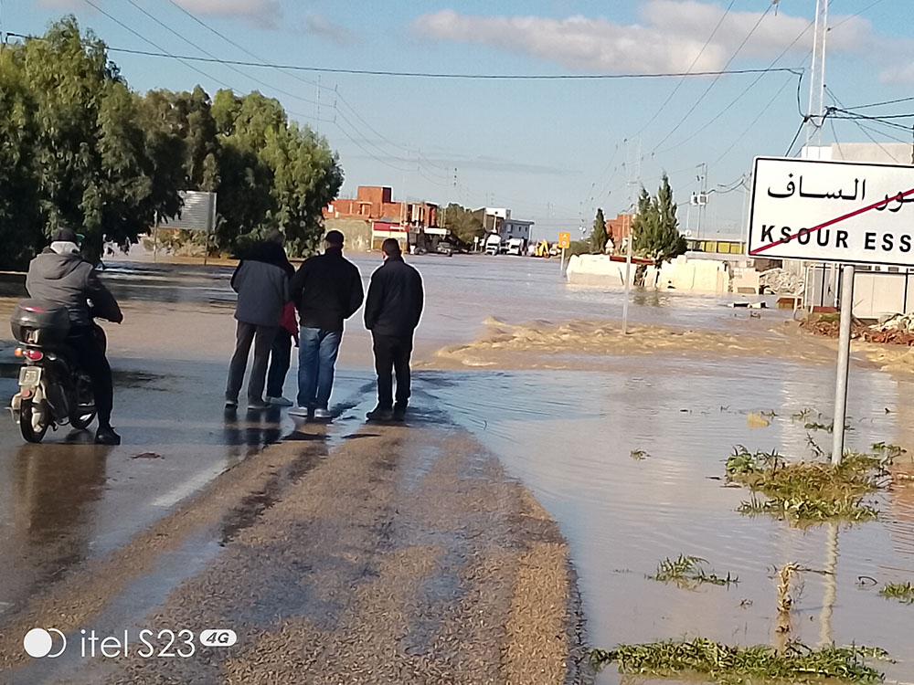 بعد تجاوز كمّيّات الأمطار الـ200 مم بقصور الساف.. تواصل غلق طرقات ولجنة مجابهة الكوارث تتحرك