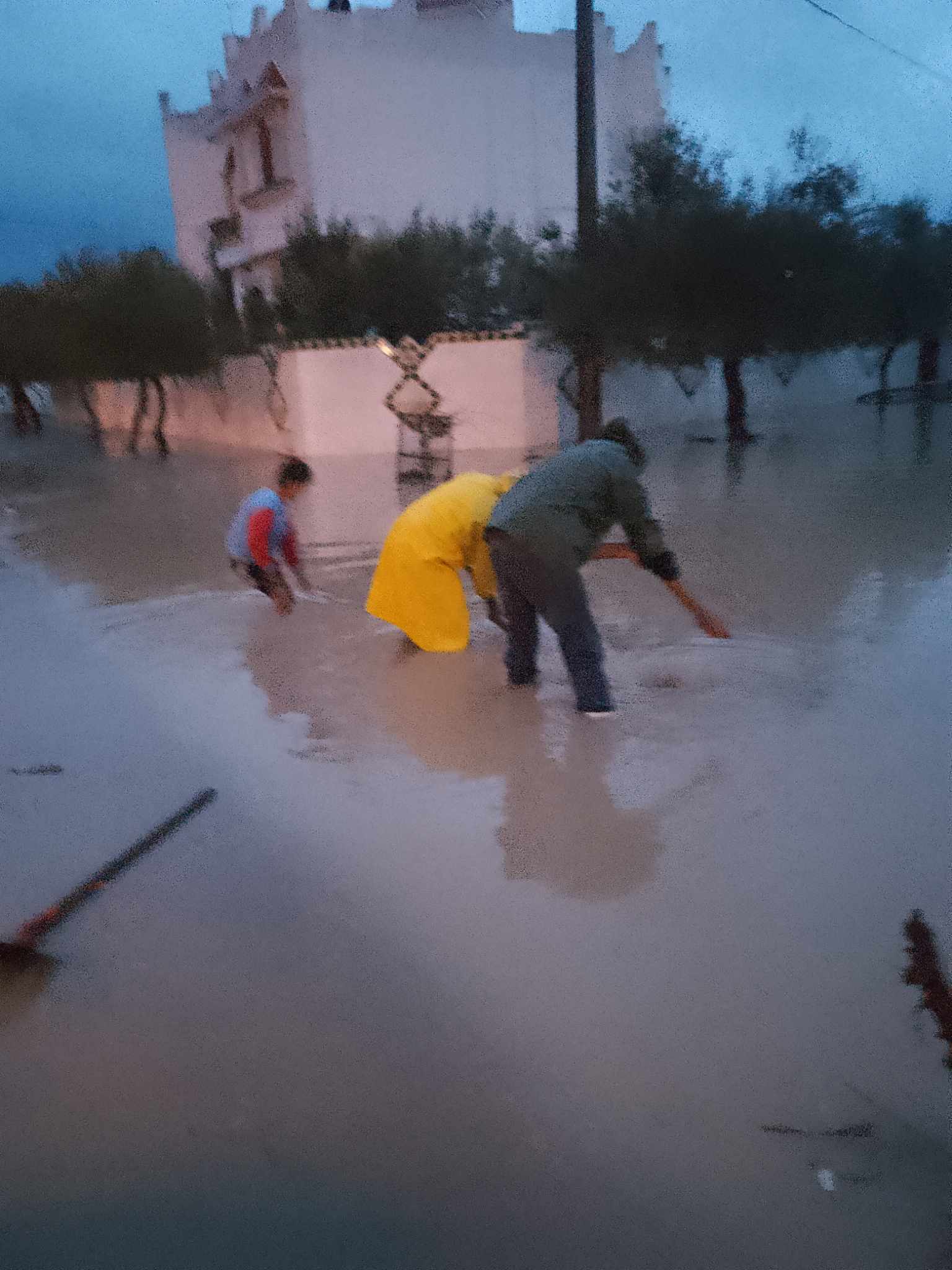صور/ قصور السّاف: الاشادة بدور أعوان البلديّة في مجابهة كارثة السيول  