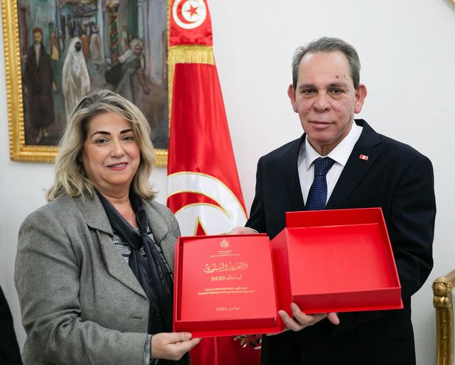 رئيس الحكومة يتسلم التقرير السنوي لسنة 2022 حول نشاط الهيئة العامة لمراقبة المصاريف العمومية