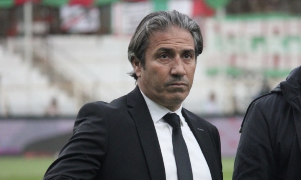 الإفريقي بقطع الاتصالات مع نبيل الكوكي