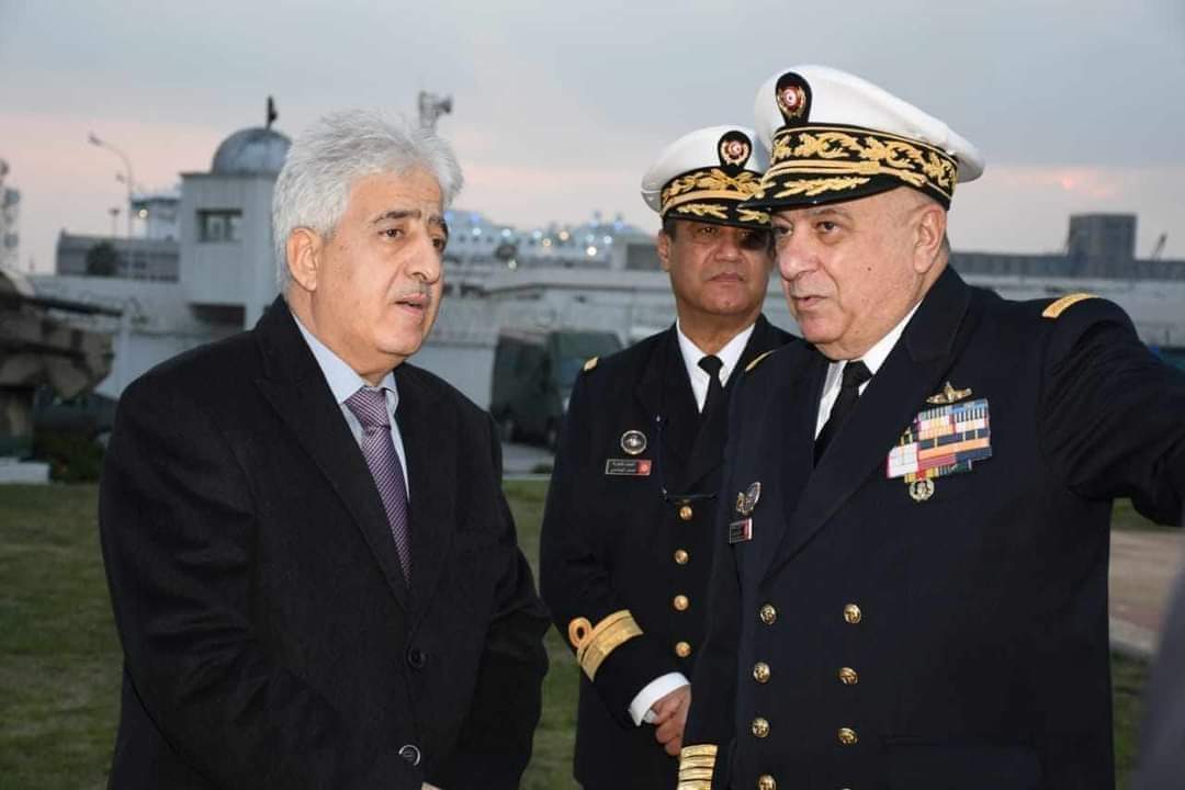 وزير الدفاع يؤدي زيارة تفقد لبعض المنشآت العسكرية في العاصمة