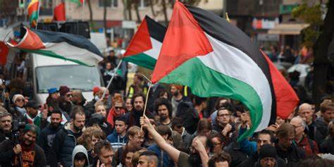 بوسطن .. الآلاف يتظاهرون تضامنا مع فلسطين