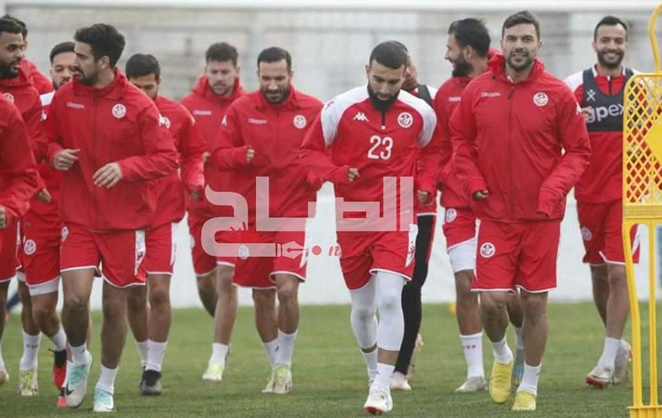 بحضور وزير الرياضة: المنتخب الوطني ينهي تحضيراته لمواجهة الرأس الأخضر 