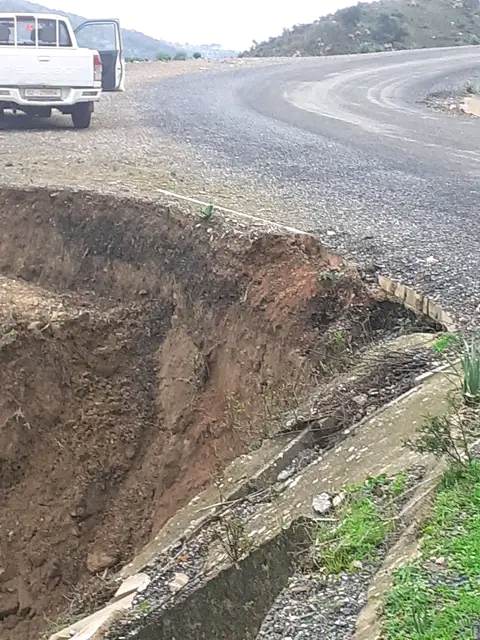 حمام بورقيبة.. انهيار جزء من الطريق الرابطة بين المدينة وبعض العمادات الحدودية