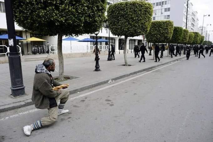 "شغل حرية كرامة وطنية"..   ماذا تحقق من شعار التونسيين في الثورة..؟