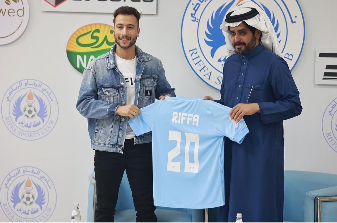 أيمن الحرزي يوقّع للرفاع البحريني 