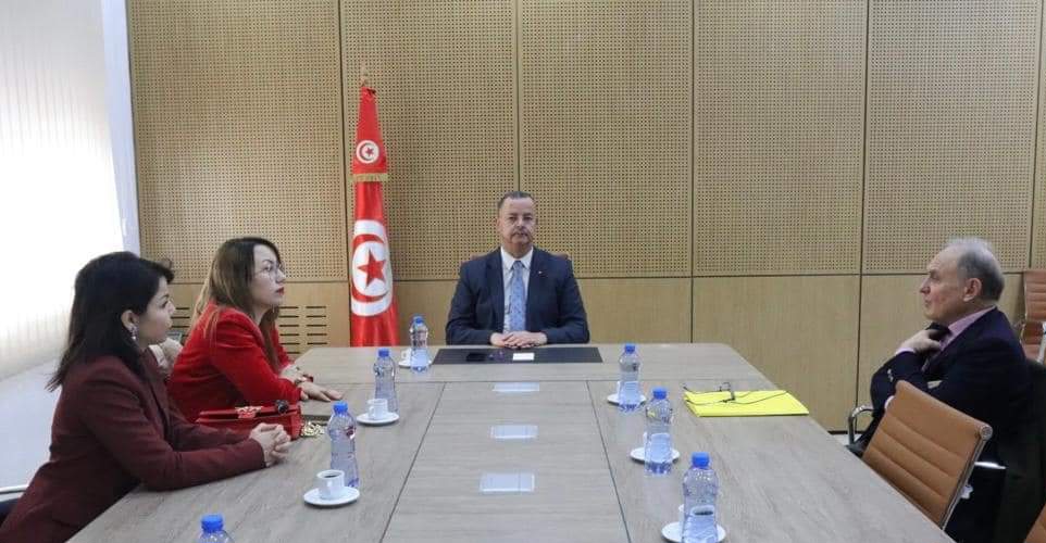 وزارة الصحة.. جلسة عمل حول التكفّل بجراحة الأطفال حاملي الأمراض والتشوّهات الخلقيّة بالقلب