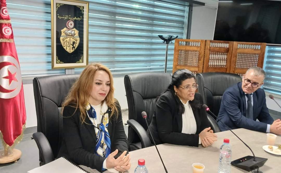 وزيرة الإقتصاد وكاتب الدولة المكلف بالمؤسسات الصغرى والمتوسطة يتسلمان مهامهما