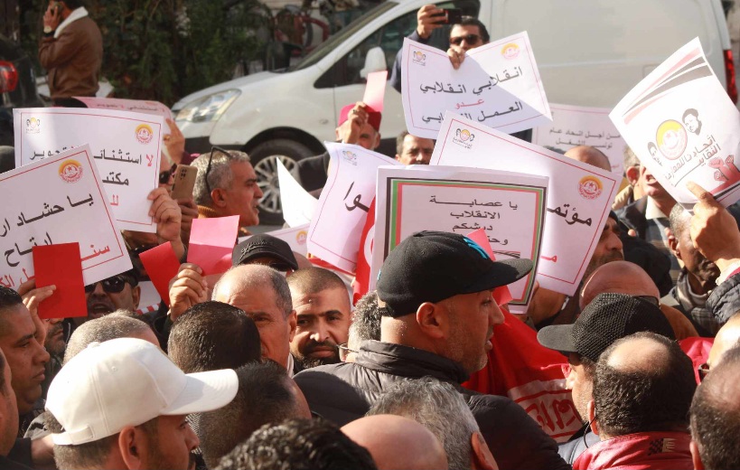 في تحرك عمالي امام اتحاد الشغل ..دعوة لرحيل المكتب التنفيذي الحالي وتولي هيئة مؤقتة الى حين عقد مؤتمر 24