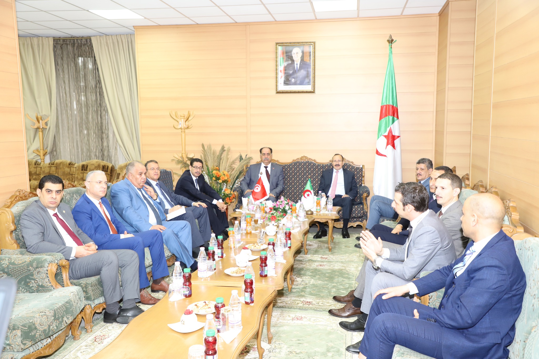 وزير الداخلية يطلع على التجربة الجزائرية في مجال الوثائق البيومترية