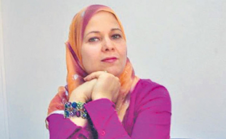 الشًاعرة والفنًانة  التشكيلية أسماء الشرقي ..   لقائي بالشعر حلم ترعرع داخل اللغة وبها 