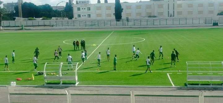 منزل بورقيبة : اول حصة تدريبية لفريق الملعب الافريقي بمنزل بورقيبة في الميدان الرئيسي بملعب عزيز جاء بالله في حلته الجديدة 