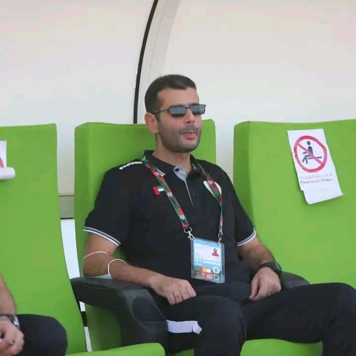 النجم الخلادي يقيل مدربه