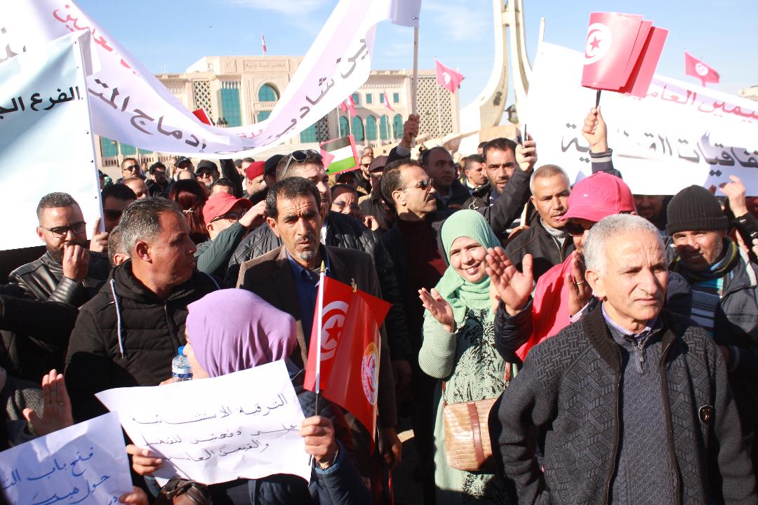 تحت عناوين تعطل الحوار واستهداف النقابيين..   مؤشرات توتر بين الحكومة والاتحاد؟