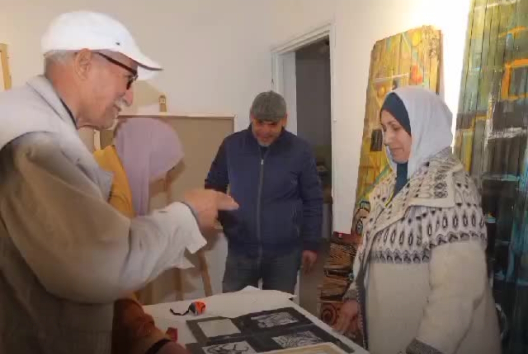 فيديو/استعدادات جمعية الفنون التشكيلية بقفصة لافتتاح صالونها الرابع عشر