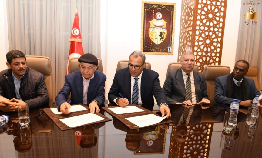 تم خلالها امضاء محضر الجلسة المنعقدة بتاريخ 12 فيفري: جلسة عمل بين وزارة التربية والجامعة العامة للقيمين