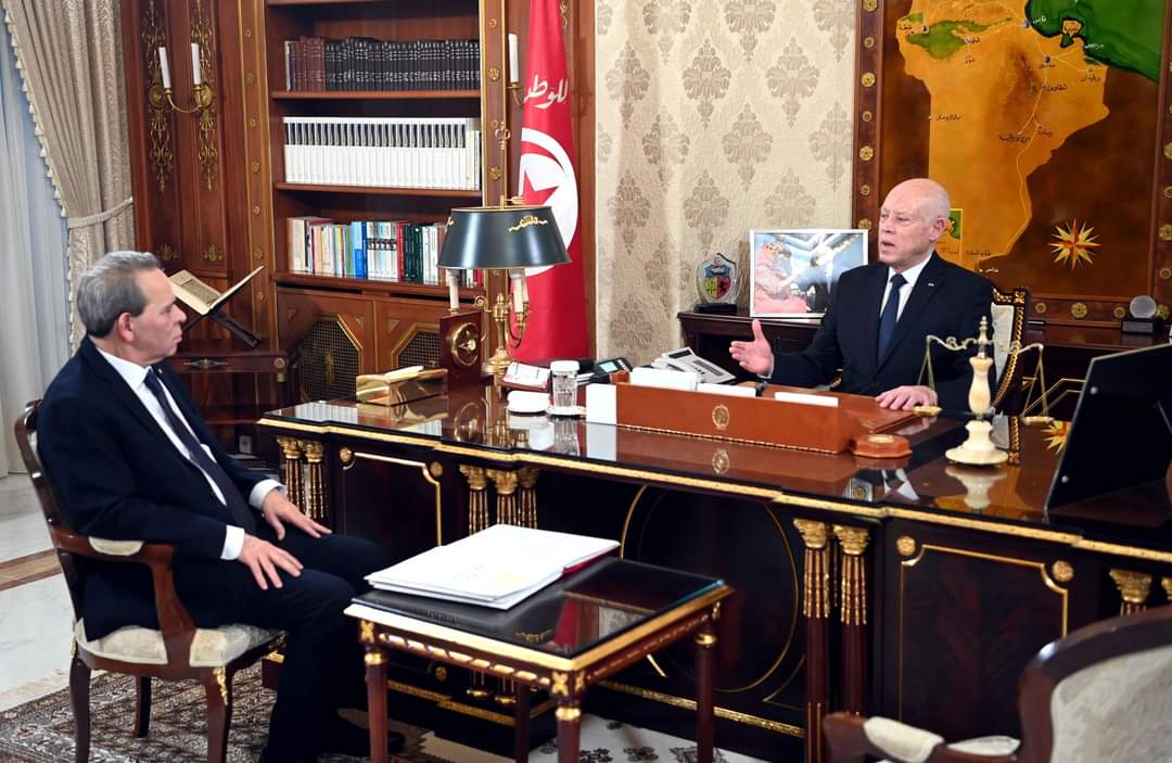 رئيس الجمهورية: يجب إيجاد حلّ سريع لعمّال الحضائر.. ووضع حدّ لما يسمى بالمناولة