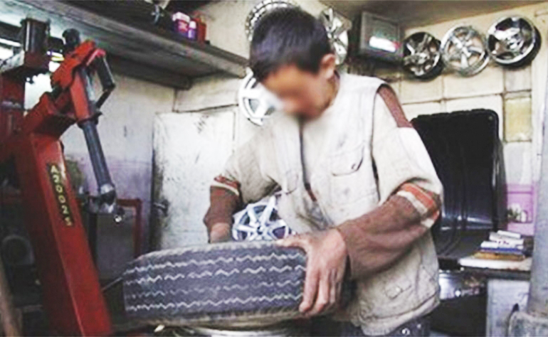 أطفال "تحت التهديد"..      من التأديب العنيف  داخل الأسر .. التشغيل .. إلى التدخين والكحول