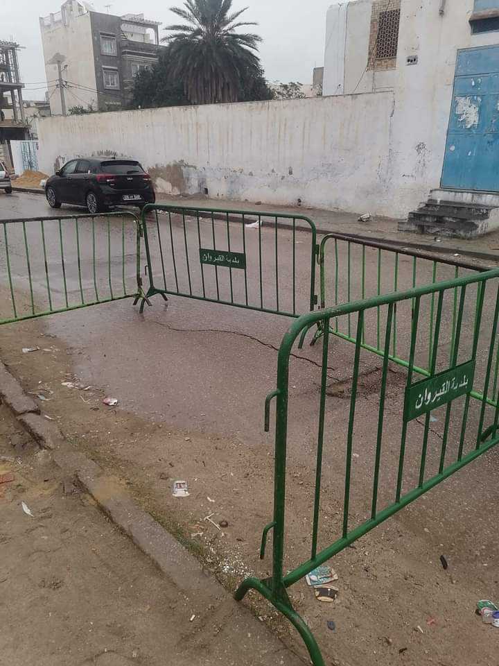 بعد نشر "الصباح نيوز" فيديو تشقق طريق..بلدية القيروان تضع ستائر حديدية 