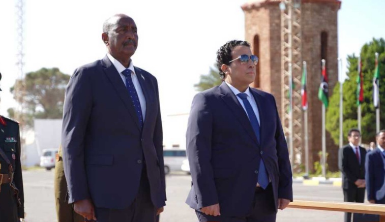 في أول زيارة إلى ليبيا.. عبدالفتاح البرهان يجري مُباحثات مع محمد المنفي