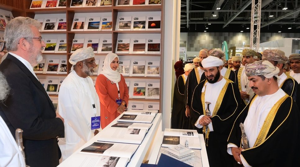 في الدورة 28 لمعرض مسقط الدولي للكتاب..   تونس تسجل حضورها بـ5 أجنحة واهتمام بالثقافة الرقمية والذكاء الاصطناعي