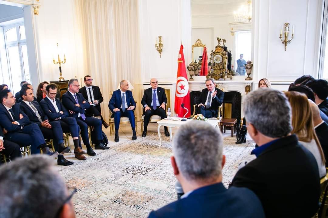 رئيس الحكومة يلتقي عددا من التونسيين من رجال الأعمال وأصحاب الشركات والمؤسسات الناشئة الناشطة بفرنسا