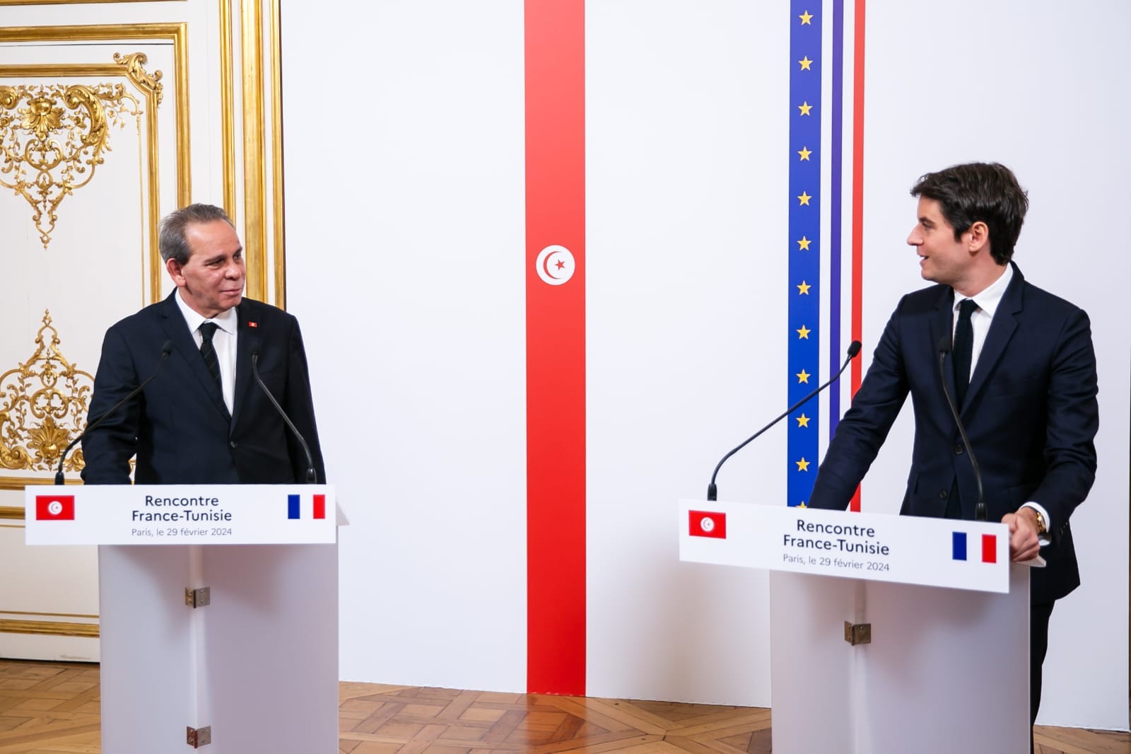  رئيس الحكومة يطلع الوزير الأول الفرنسي على التقدم الذي أحرزته تونس في مختلف المجالات