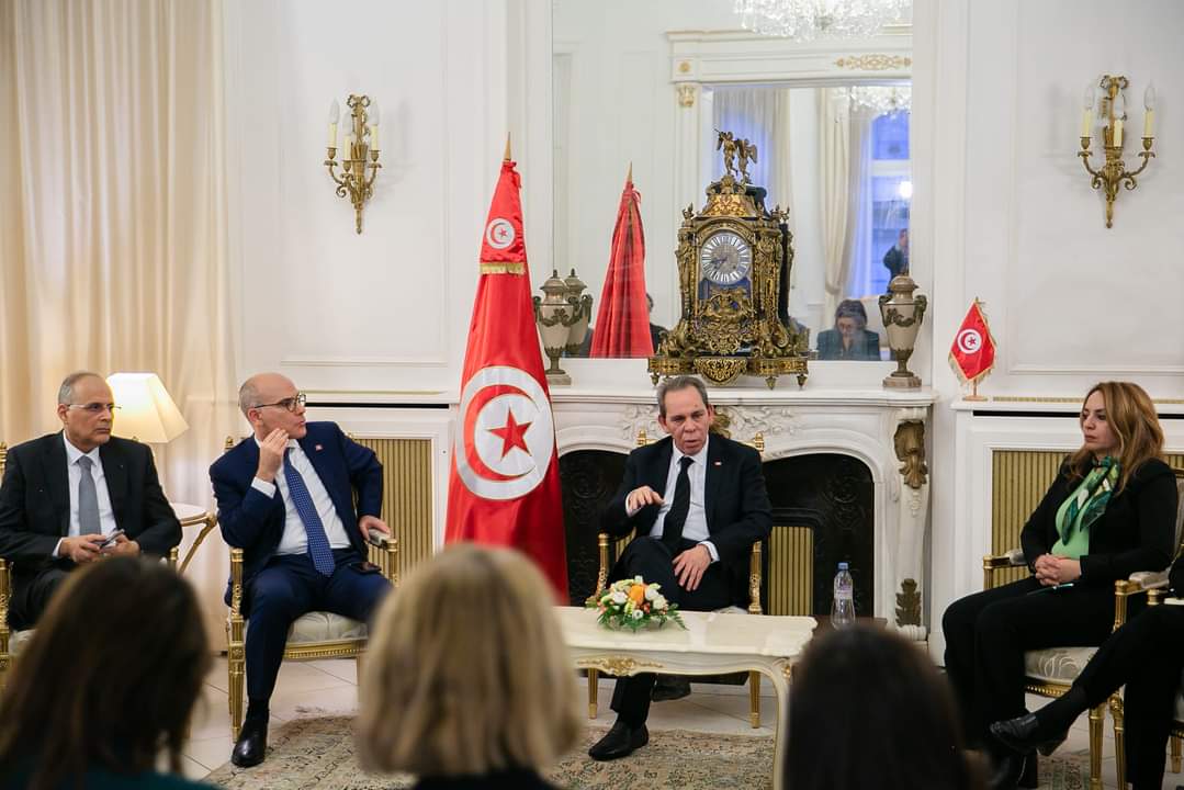 رئيس الحكومة يلتقي بالمُنتخبين المحلّيين بفرنسا ذوي الأصول التونسية