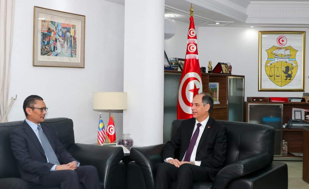 سفير ماليزيا بتونس: مستعدون لايفاد 200 طالب سنويا للدراسة بالجامعات التونسية