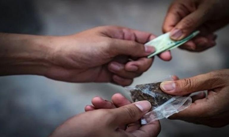 خلال أسبوع.. الإطاحة بشبكات دولية ومحلية لتجارة المخدرات ..وحجز آلاف الأقراص و"الزطلة"