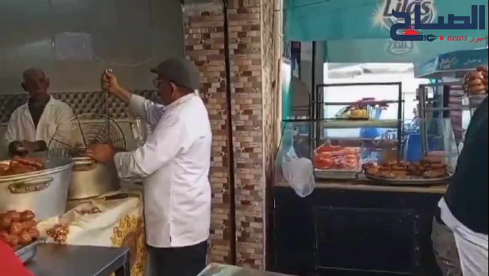 فيديو/ صناعة "الزلابية والمخارق"  من المهن المنتشرة بأريانة خلال شهر رمضان