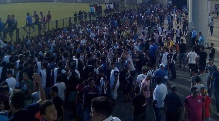  جماهير "السي آس آس" تثور على اللاعبين 