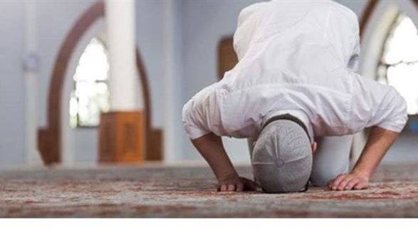 استشارة دينية يجيب عنها رئيس مشيخة الزيتونة.. التسبيح في الركوع والسجود