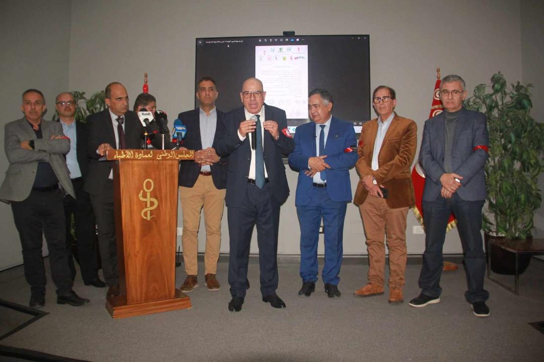 عميد الأطباء في ندوة صحفية:  نتائج التحاليل "تبرئ" الدكتور المتوفى  في السجن...و1325  طبيبا غادروا البلاد في عام..