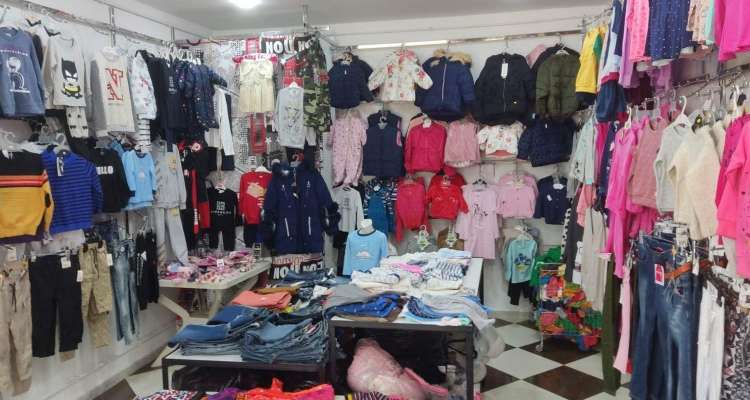 كلفتها بين 250 و550 دينارا للطفل الواحد..   ارتفاع بـ15 % في أسعار ملابس العيد.. والعائلات تلجأ للتداين