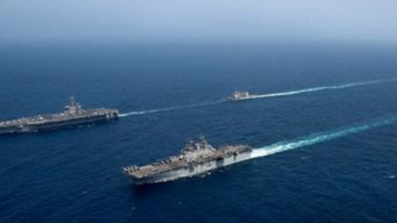 تدمير 4 مسيّرات للحوثيين استهدفت سفينة حربية أمريكية