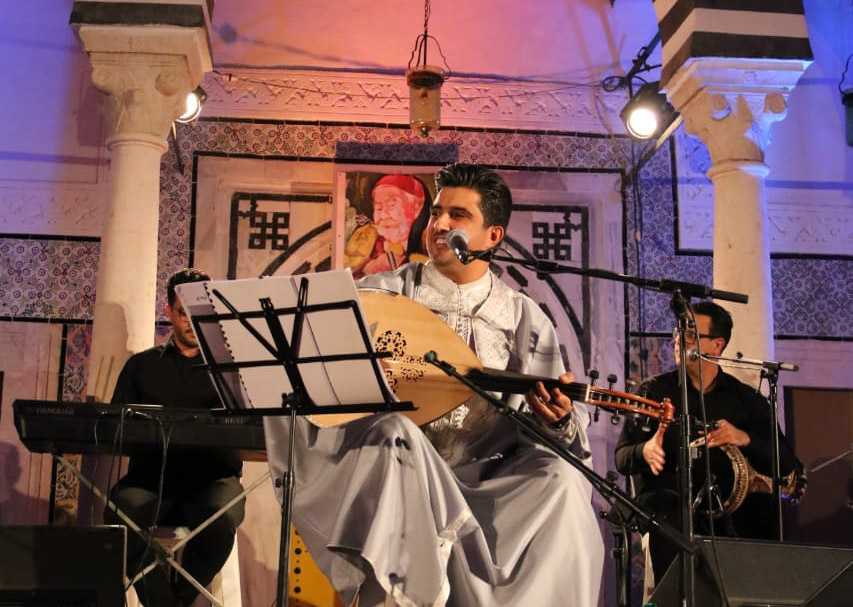مهرجان المدينة في دورته الأربعين:   "فوندو".. إبداع سفيان الزايدي في "توليفة" بين المالوف وأشهر الاغاني التونسية