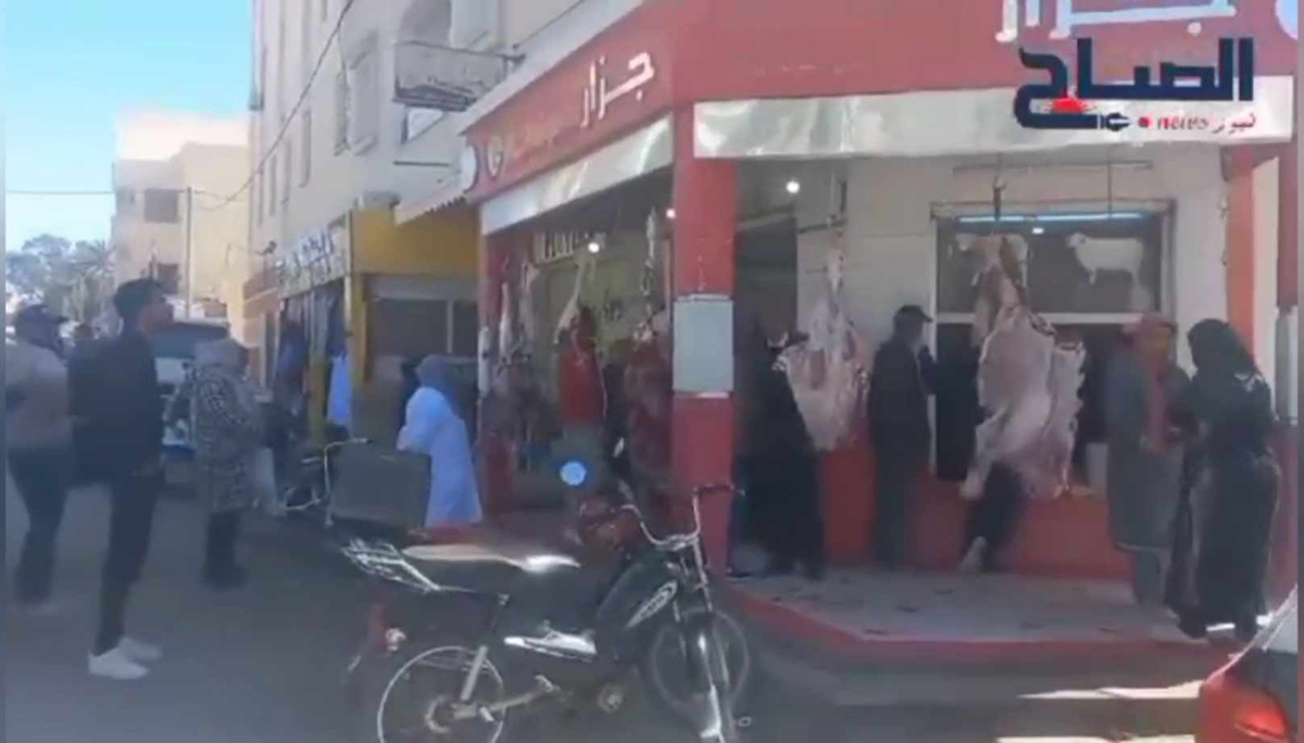 فيديو/قفصة .. إقبال مكثف على اللحوم الحمراء  بمناسبة ليلة 27 من رمضان