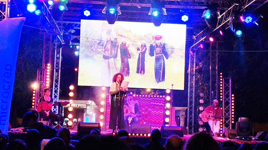 "تجليات الحلفاوين" في نسختها الثانية..   فلكلور فلسطيني..أغان ثورية و"مونوغولات" مؤثرة لأطفال ناجين من العد.وان الإ.سرئيلي..