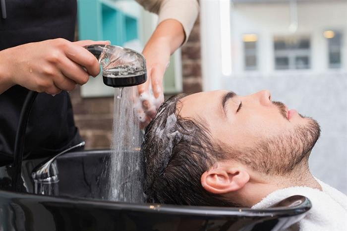 هل حقا لا ينبغي غسل شعرنا يوميا؟