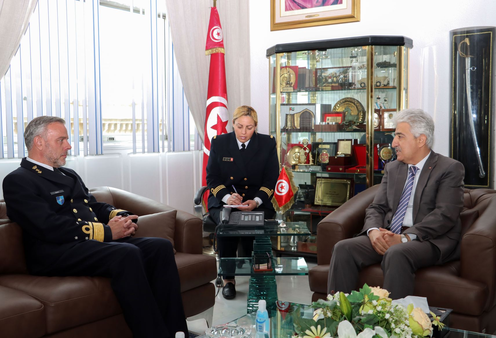 التعاون وسبل تعزيز الياته محور لقاء وزير الدفاع برئيس اللجنة العسكرية لمنظمة حلف شمال الأطلسي