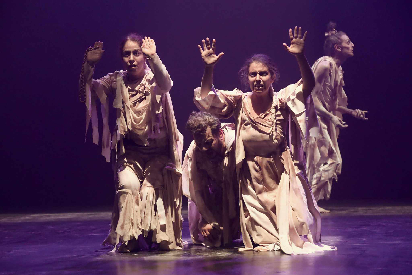 عرض قبل الأول لمسرحية " الصًراط" .. محاكمة لمجتمع نخرته السياسة