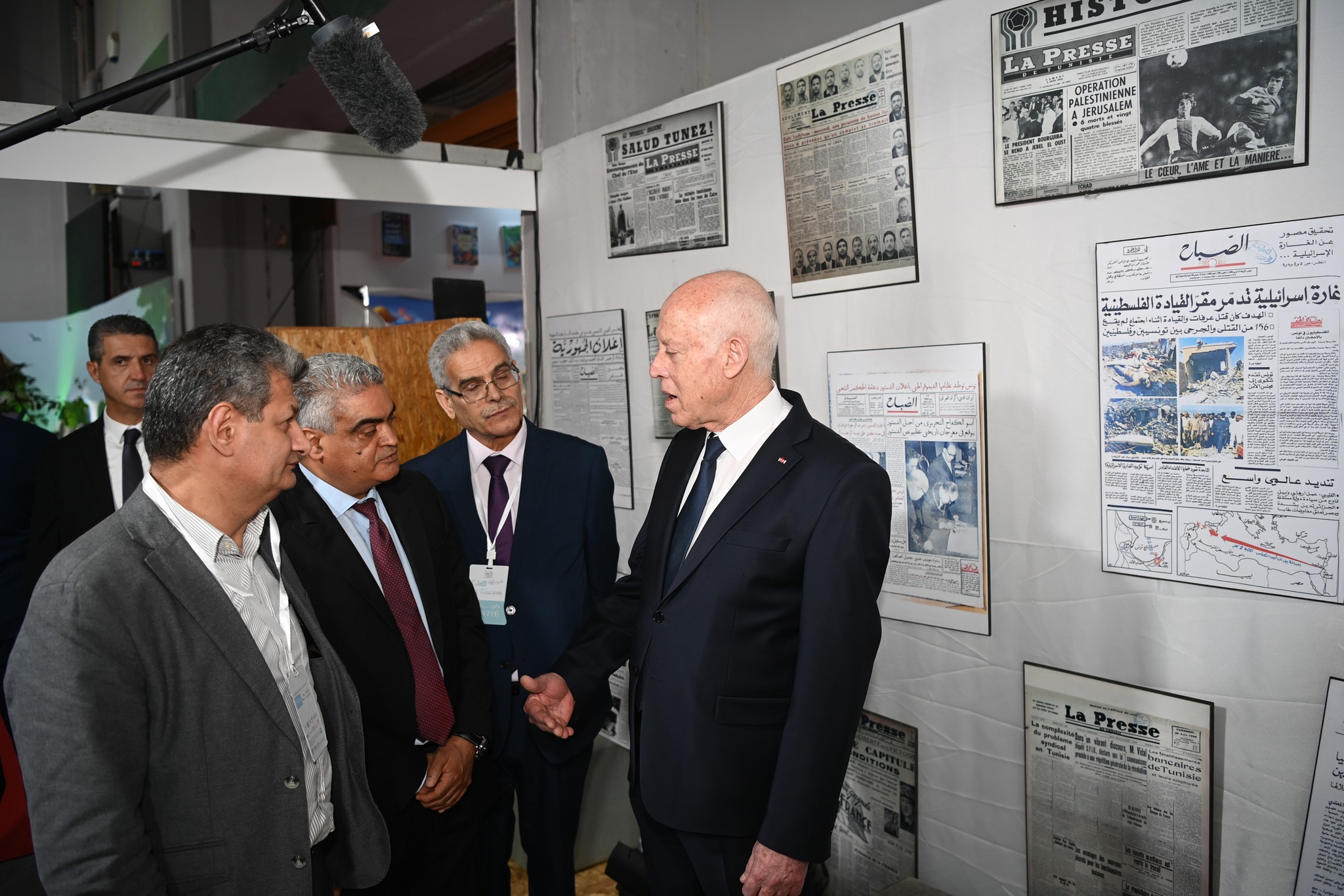 قيس سعيّد في جناح المؤسستين بمعرض الكتاب:  "دار الصباح" و"لابريس" لعبتا دورا وطنيا على مدى عشرات السنين وستواصلان هذا الدور في إطار من الاستقلالية