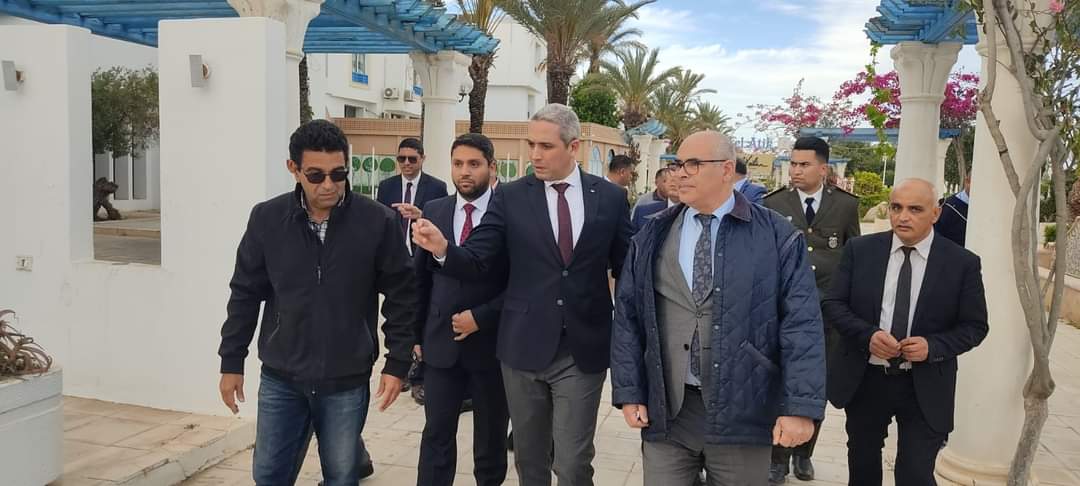 ياسمين الحمامات.. وزير السياحة يعاين وضعية الميناء الترفيهي وعددا من النزل المُغلقة