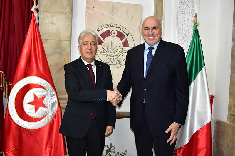 وزير الدفاع الوطني ونظيره الإيطالي يختتمان أشغال الدورة 25 للجنة العسكرية المشتركة التونسية الإيطالية