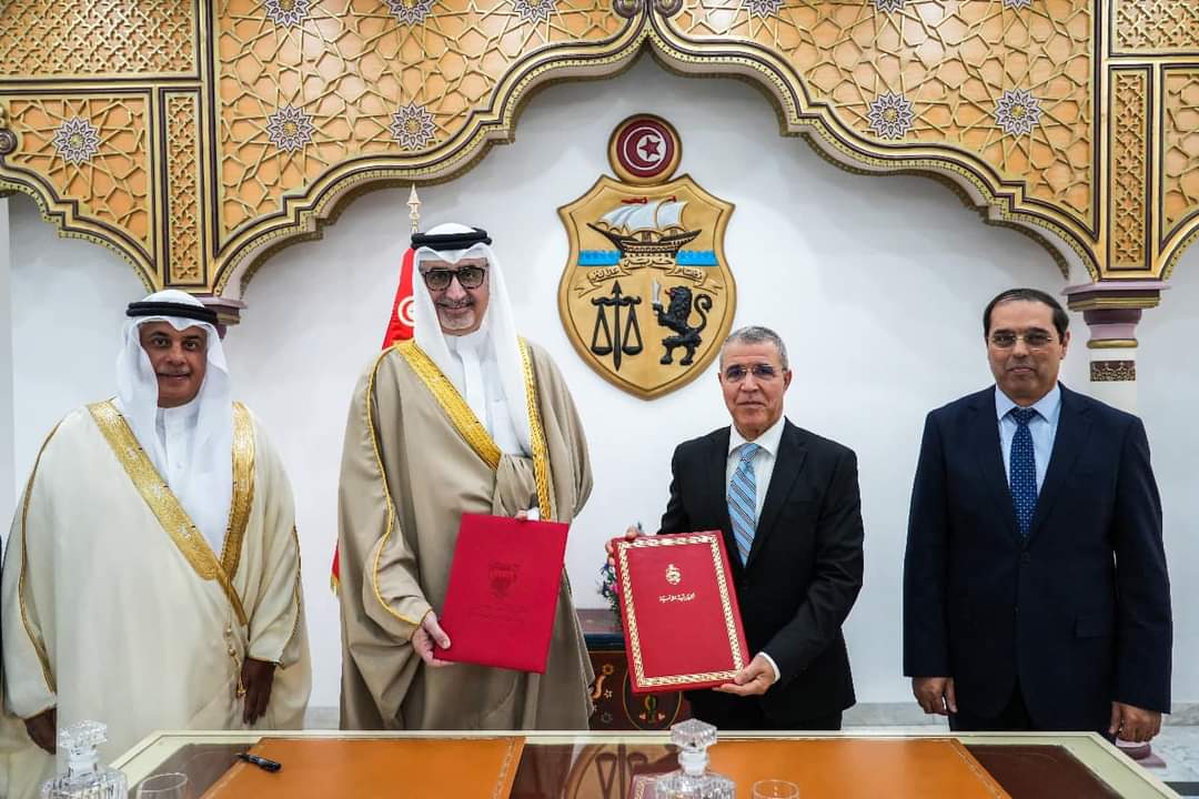  توقيع اتفاق بين تونس والبحرين بشأن تبادل قطعتيْ أرض مُعدّتيْن لبناء مقرّين جديدين لسفارتيهما
