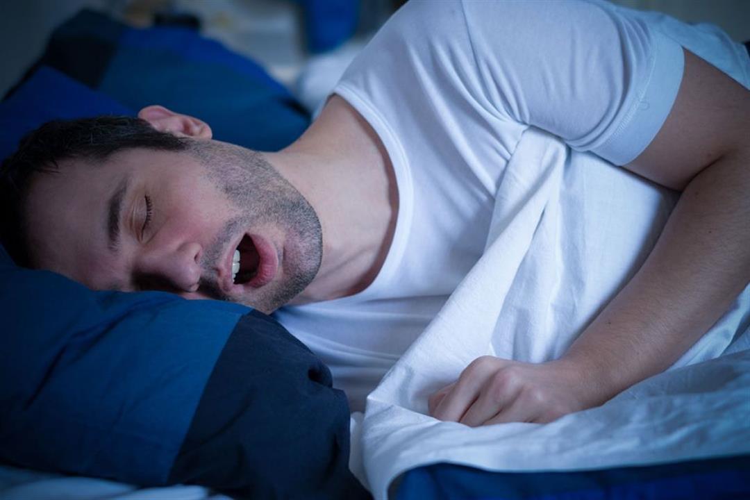 تحذير طبي: الشخير قد يفقدك أسنانك؟!