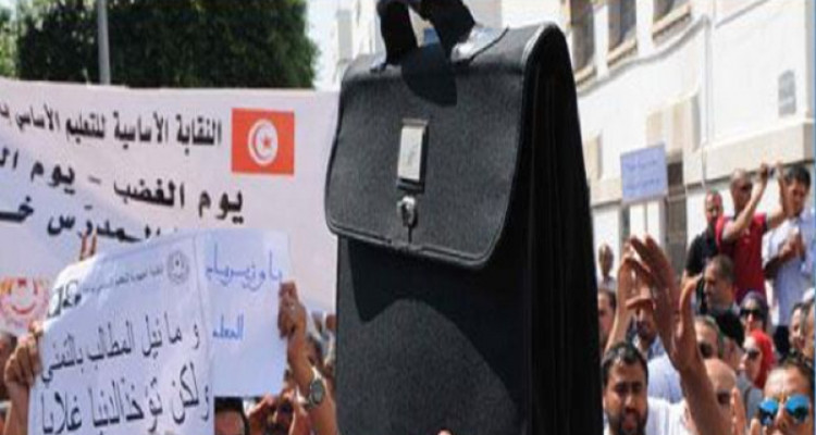 قاطعوا الدروس منذ أمس...غدا تحرك وطني للأساتذة النواب وتهديد بالتصعيد 