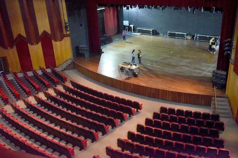 " بين الفن...والقانون"